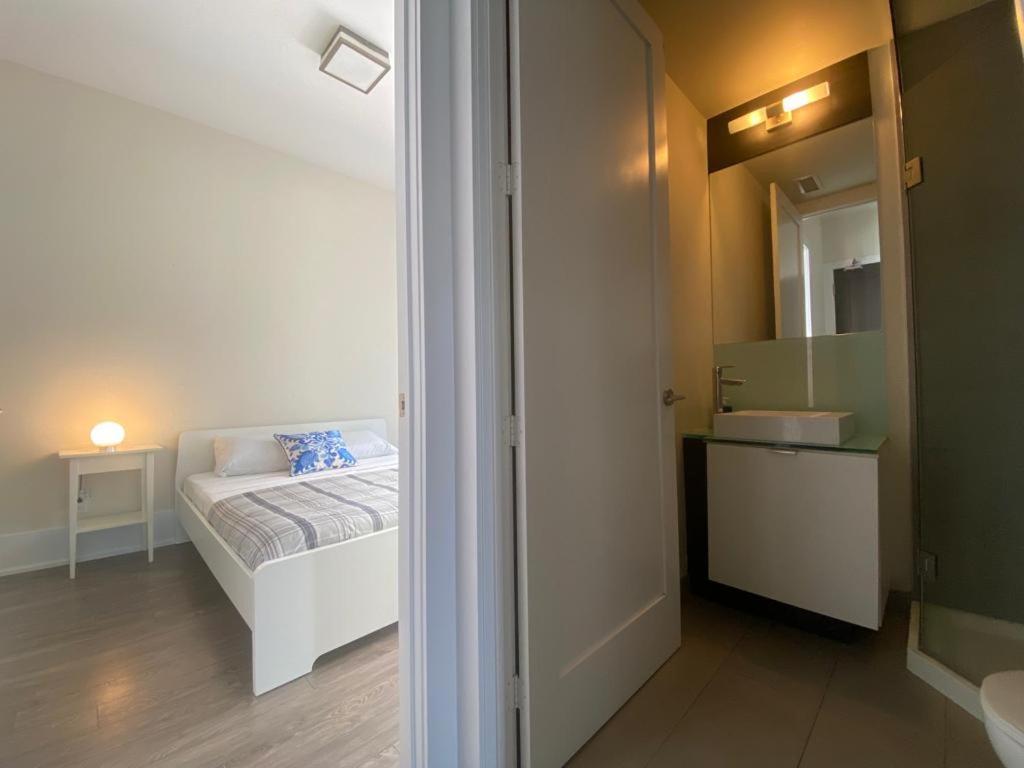 Grand View 2Br/2Ba Condos Cn Tower,Union,Tiff/Mtcc Toronto Extérieur photo